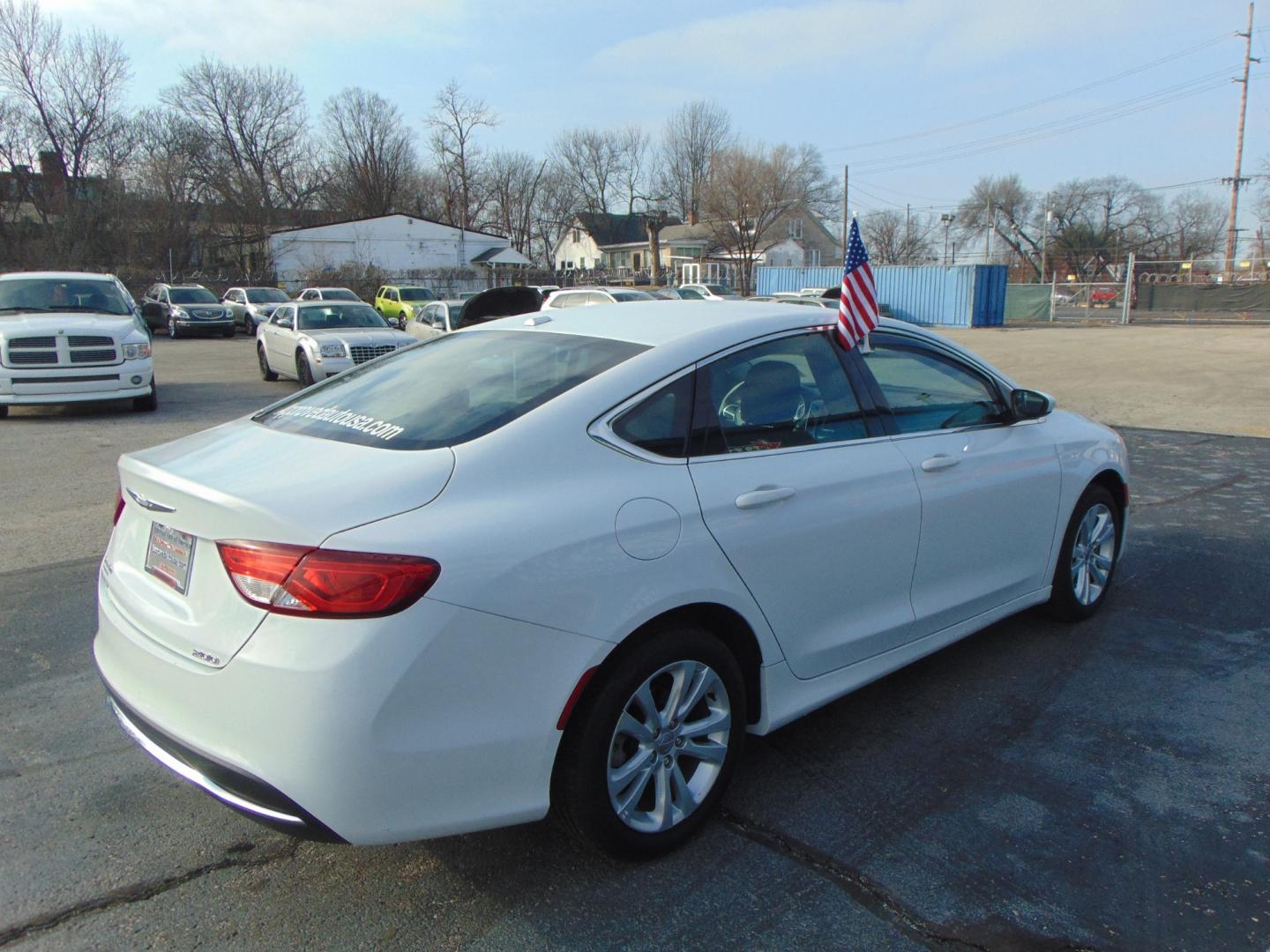 2016 White Chrysler 200 (1C3CCCAB6GN) with an 4-Cyl MultiAir PZEV 2.4L engine, Automatic, 9-Spd transmission, located at 2105 Dixie Hwy, Louisville, KY, 40210, (502) 772-3333, 38.220932, -85.795441 - Photo#10